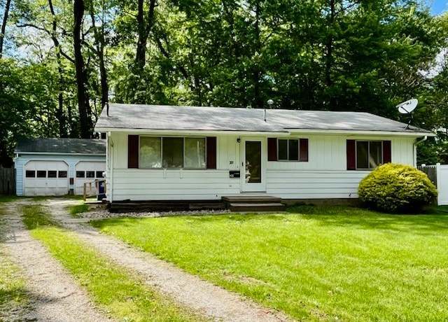 Property at 201 Valleyview Dr, Kent, OH 44240, 3 beds, 1 bath