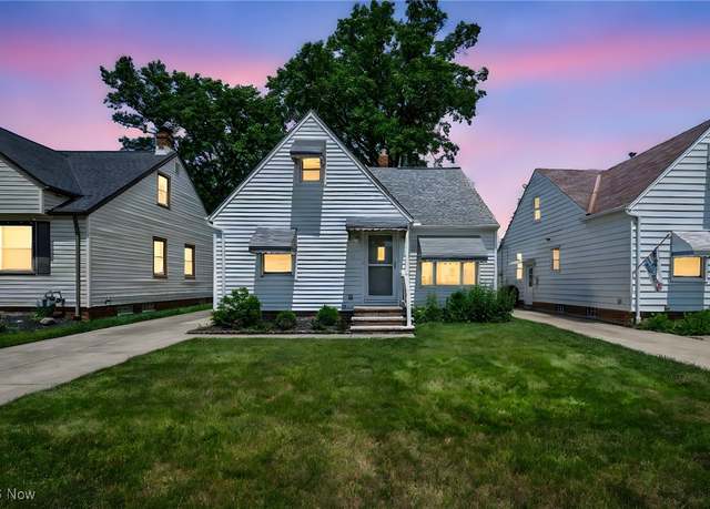 Property at 920 Parkleigh Dr, Parma, OH 44134, 4 beds, 2.5 baths