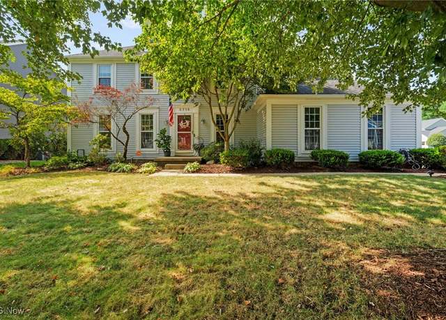 Property at 3714 Stratavon St NW, North Canton, OH 44720, 4 beds, 2.5 baths