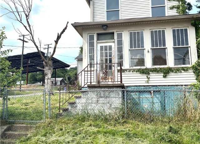 Property at 1001 Ambrose, East Liverpool, OH 43920, 3 beds, 1 bath