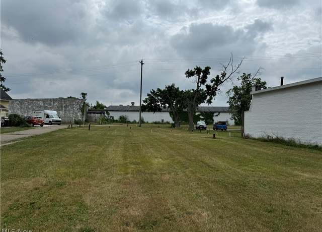 Property at 246 S Prospect Ave, Hartville, OH 44632