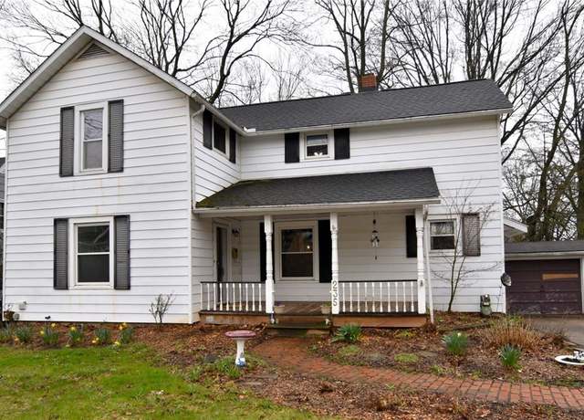 Property at 235 S Harmony St, Medina, OH 44256, 3 beds, 2 baths