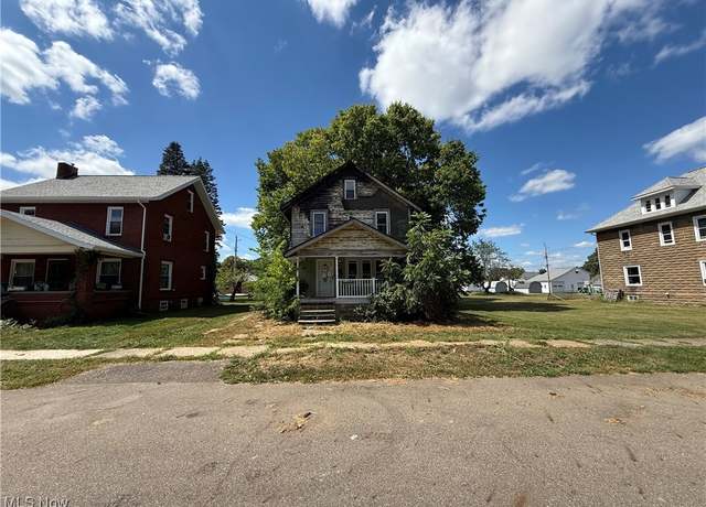 Property at 730 2nd St SW, New Philadelphia, OH 44663, 3 beds, 1 bath