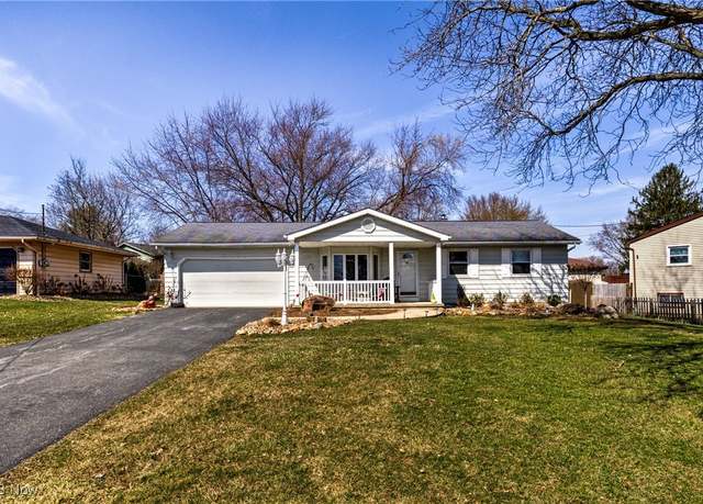 Property at 4610 Warwick Dr, Canfield, OH 44406, 3 beds, 2 baths