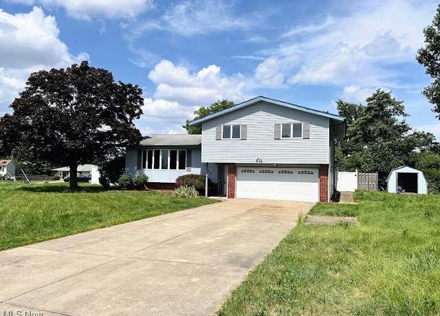 Property at 7610 Royal Ridge Dr, Parma, OH 44129, 4 beds, 2.5 baths