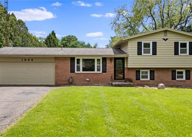 Property at 1344 Applegrove St NE, Canton, OH 44721, 4 beds, 2 baths