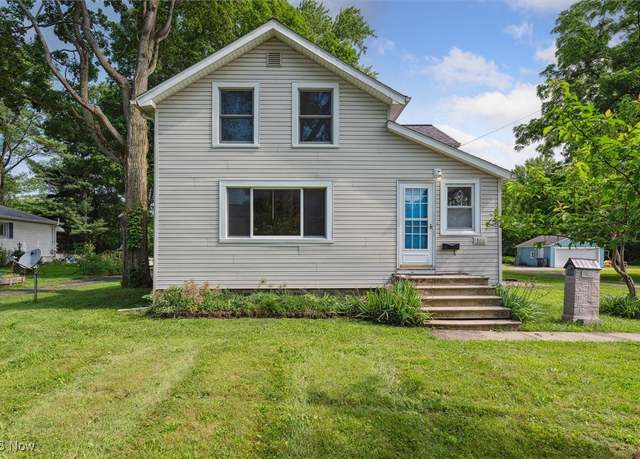 Property at 366 W Lorain St, Oberlin, OH 44074, 4 beds, 1.5 baths