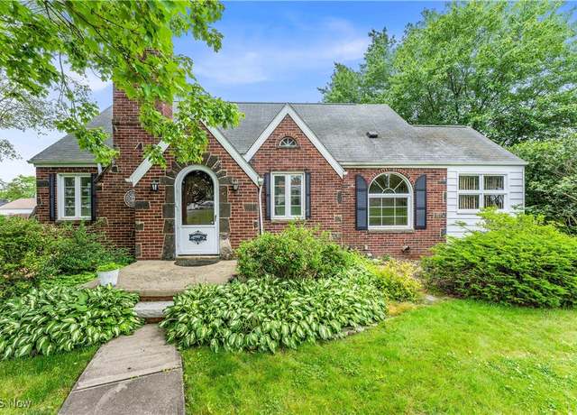 Property at 1428 35th St NE, Canton, OH 44714, 3 beds, 2.5 baths