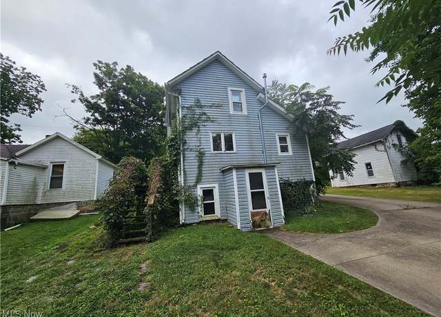 Property at 268 E Walnut St, Wadsworth, OH 44281, 4 beds, 1 bath
