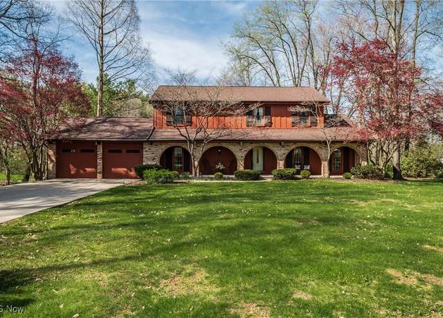 Property at 1705 Steiner St NW, North Canton, OH 44720, 4 beds, 2.5 baths