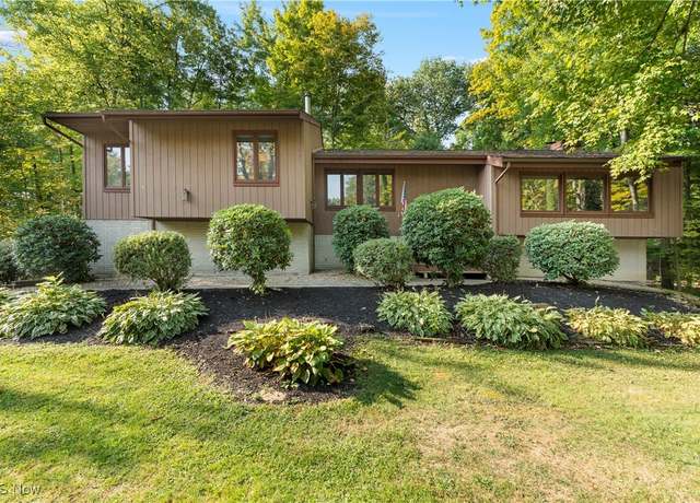 Property at 706 Circlewood Dr, Aurora, OH 44202, 3 beds, 2.5 baths