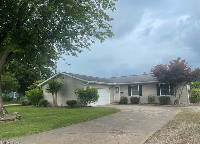 Property at 812 W 6th St, Williamstown, WV 26187, 3 beds, 2 baths
