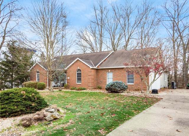 Property at 3705 Greenbriar, Zanesville, OH 43701, 5 beds, 3 baths