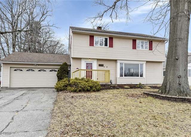 Property at 2016 W 11th St, Lorain, OH 44052, 4 beds, 2.5 baths