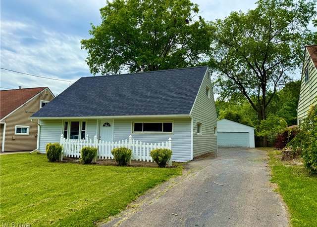 Property at 356 N Edgehill Ave, Austintown, OH 44515, 3 beds, 1 bath