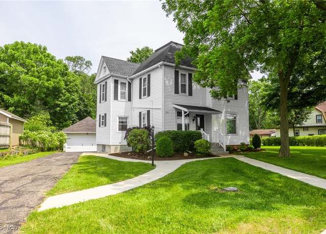 Property at 1237 Center St, Ashland, OH 44805, 3 beds, 1.5 baths