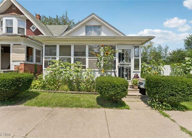 Property at 930 Orchard St, Toledo, OH 43609, 2 beds, 1 bath