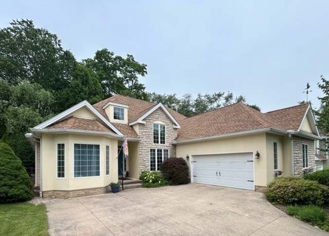 Property at 980 Nokomis Dr, Akron, OH 44313, 2 beds, 3 baths