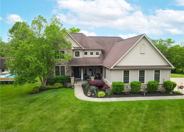 Property at 1302 Hillandale Dr, Akron, OH 44333, 4 beds, 4.5 baths