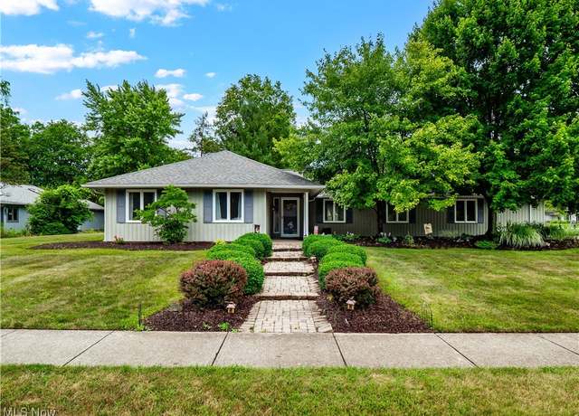 Property at 11590 Pleasant Ridge Pl, Strongsville, OH 44136, 3 beds, 2 baths