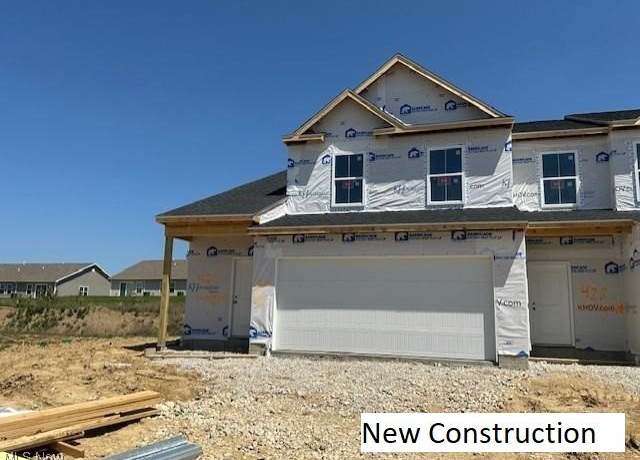 Property at 424 Honeycrisp Dr NE, Louisville, OH 44641, 4 beds, 2.5 baths