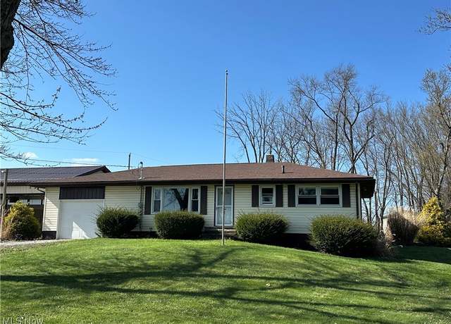 Property at 9811 Georgetown St, Louisville, OH 44641, 2 beds, 1.5 baths