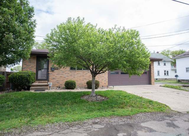 Property at 331 Allen Ln SW, New Philadelphia, OH 44663, 3 beds, 2 baths