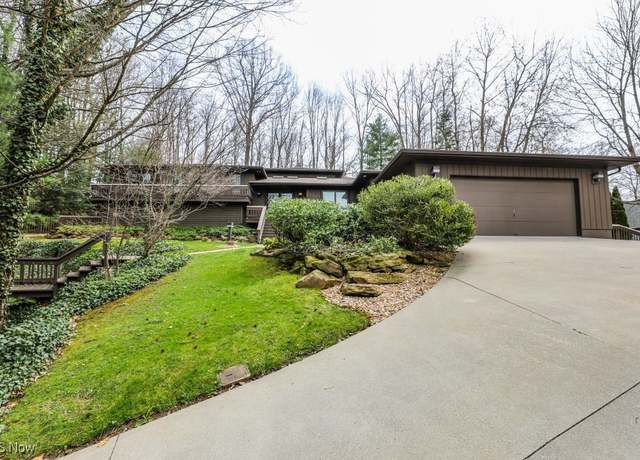 Property at 1367 Mockingbird Dr, Kent, OH 44240, 3 beds, 2.5 baths