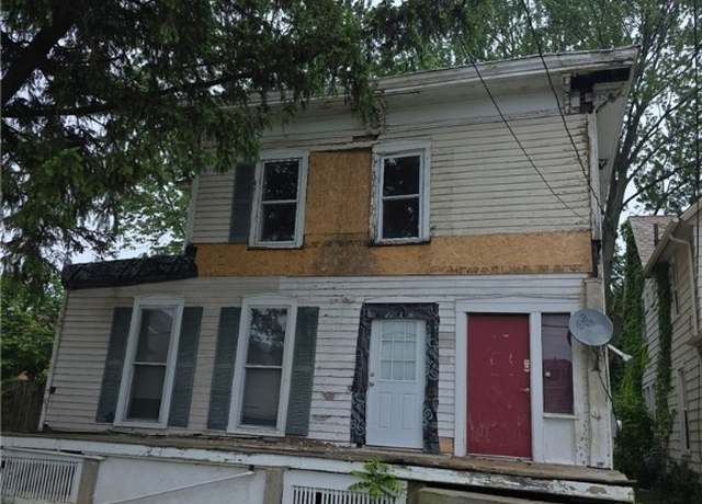 Property at 804 West Ave, Elyria, OH 44035, 3 beds, 2 baths