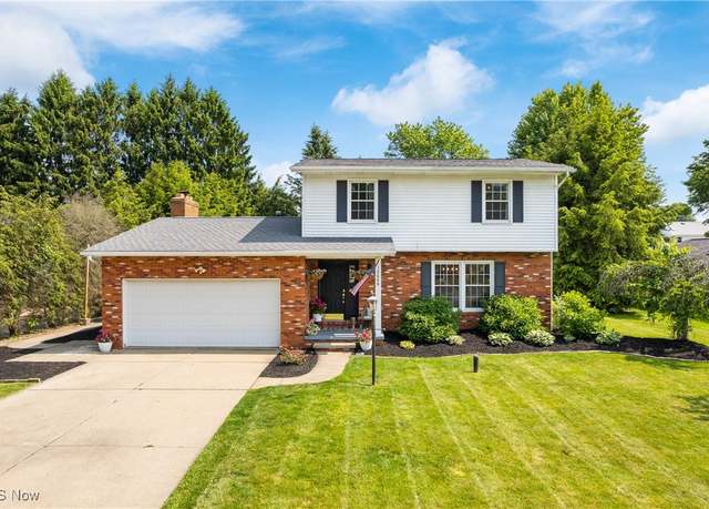 Property at 12668 Williamsburg Ave NW, Uniontown, OH 44685, 3 beds, 2.5 baths