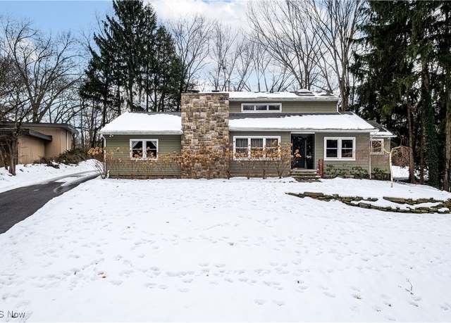 Property at 554 Bastogne Dr, Akron, OH 44303, 4 beds, 2.5 baths