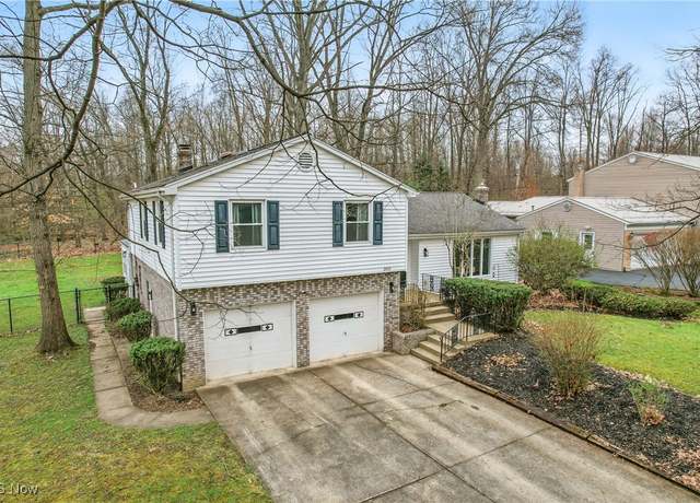 Property at 2033 Burning Tree Ln, Youngstown, OH 44505, 4 beds, 2.5 baths