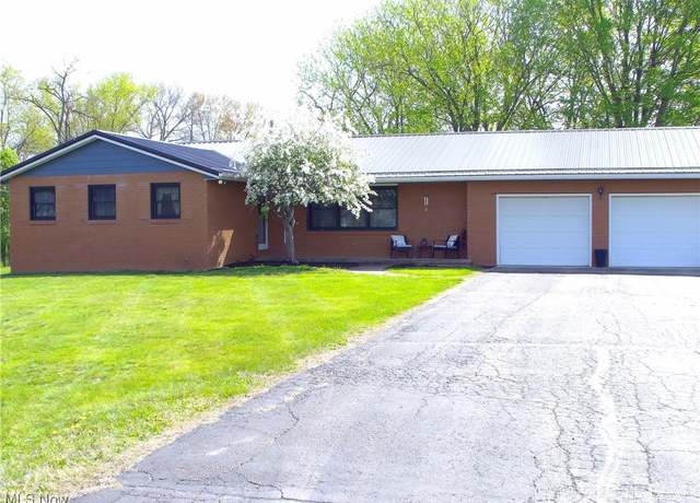 Property at 3440 Bowers Ln, Zanesville, OH 43701, 3 beds, 2.5 baths