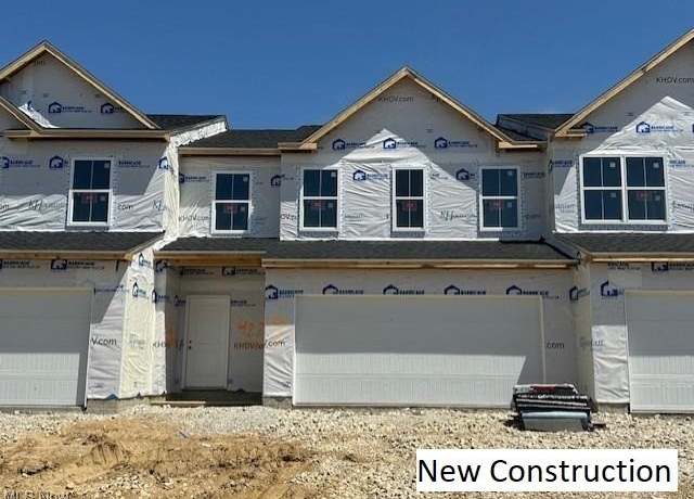 Property at 422 Honeycrisp Dr, Louisville, OH 44641, 3 beds, 2.5 baths