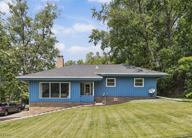 Property at 541 Glenwood St SW, North Canton, OH 44720, 3 beds, 2 baths
