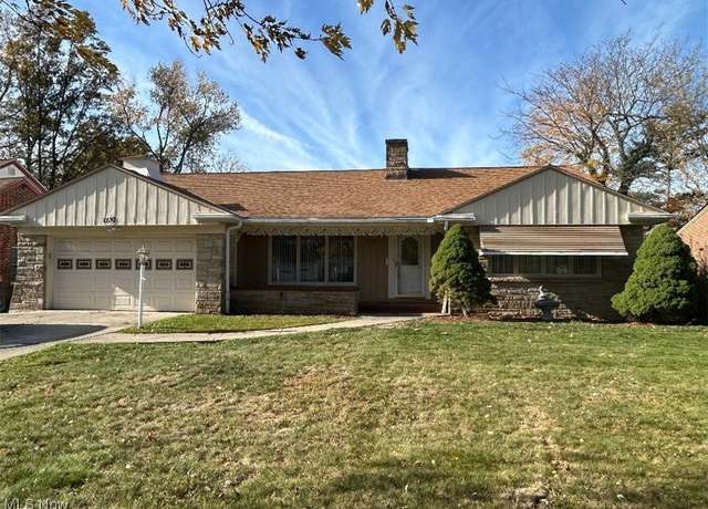 Property at 1130 Carver Rd, Cleveland Heights, OH 44112, 3 beds, 2.5 baths