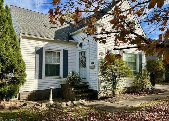 Property at 1571 Lander Rd, Cleveland, OH 44124, 4 beds, 1 bath