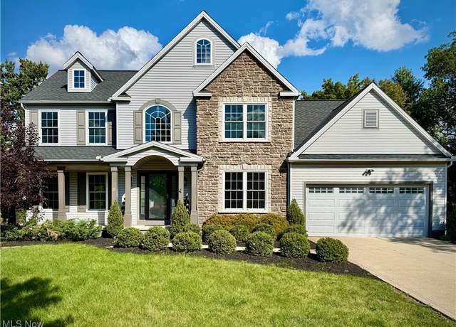 Property at 814 Continental Dr, Medina, OH 44256, 4 beds, 2.5 baths