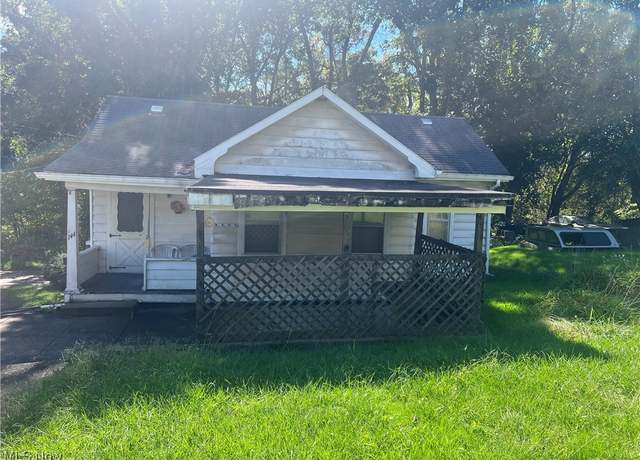 Property at 144 Franklin St, Weirton, WV 26062, 2 beds, 1 bath