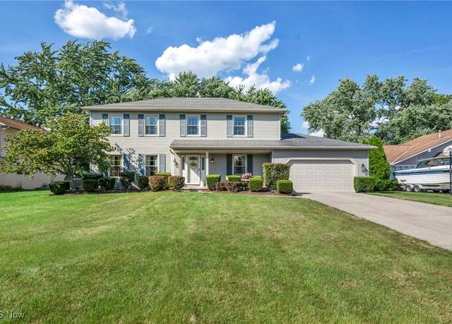 Property at 13484 Rosewood Ln, Strongsville, OH 44136, 4 beds, 2.5 baths