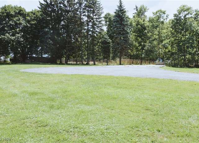 Property at 5106 Abigail Dr, Lyndhurst, OH 44124