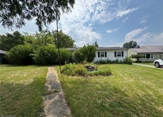 Property at 5173 Palmyra Rd SW, Warren, OH 44481, 5 beds, 3 baths