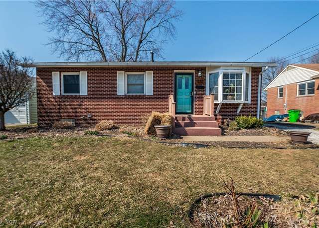 Property at 1232 Valley Dr NW, North Canton, OH 44720, 3 beds, 2 baths