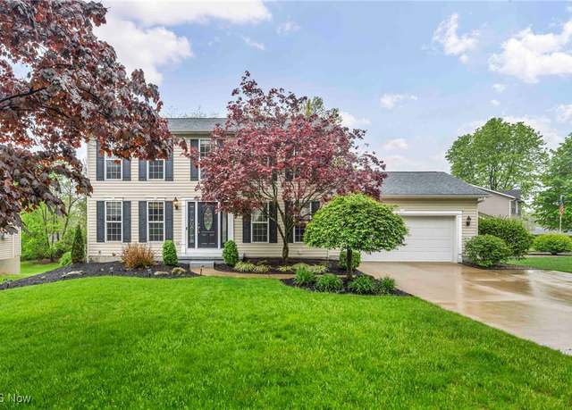 Property at 1914 Cherrywood Ln, Akron, OH 44312, 3 beds, 2.5 baths