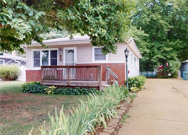 Property at 2835 Farmdale Rd, Akron, OH 44312, 3 beds, 2 baths