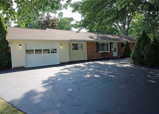 Property at 4120 Klein Ave, Stow, OH 44224, 3 beds, 2 baths