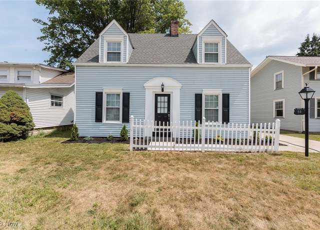Property at 59 E 221 St, Euclid, OH 44123, 2 beds, 1.5 baths