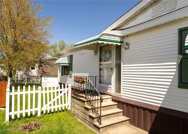 Property at 201 Pin Oak Cir, Elyria, OH 44035, 3 beds, 3 baths