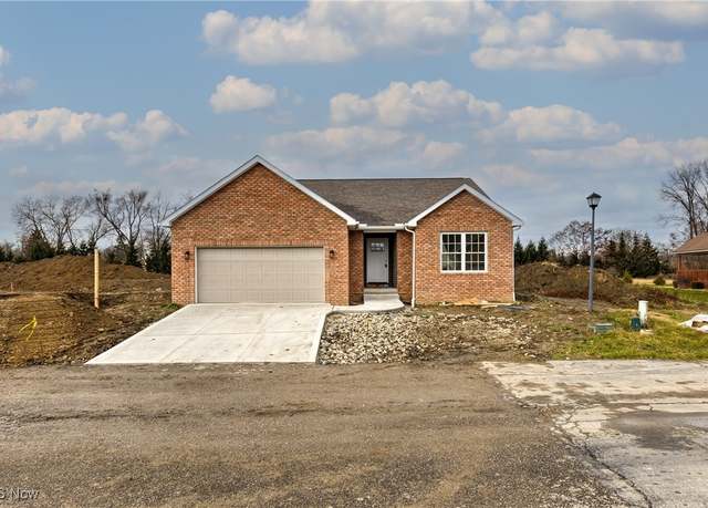 Property at 153 Royal Troon, Warren, OH 44484, 2 beds, 2 baths