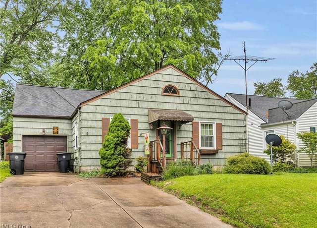 Property at 1414 Hollywood St NE, Warren, OH 44483, 2 beds, 1.5 baths